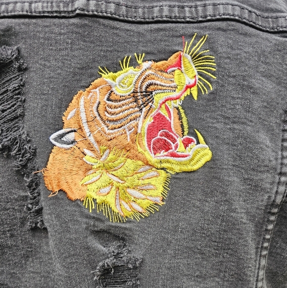 Premium Denim Hammer Jean Jacket With Rose And Tiger Embroidery. - Picture 8 of 10